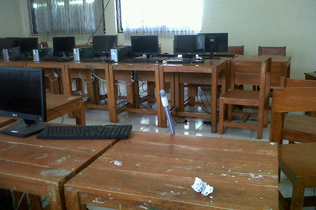 Lab komputer SMAN 8...