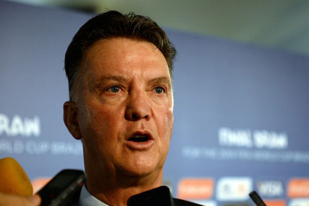 Van Gaal sepakat latih...