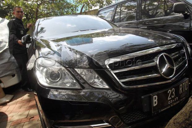 Ratu Tatu pasrah 2 mobilnya...