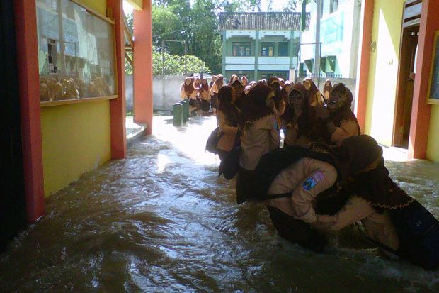 Ribuan santri Ponpes...
