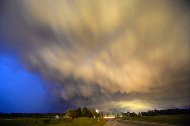 Tornado dahsyat amuk...