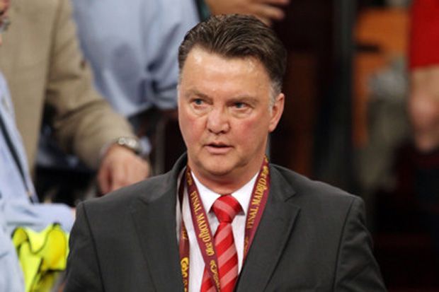 Van Gaal inginkan Strootman...