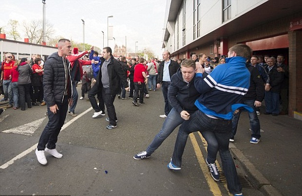 Fans Liverpool dan Chelsea...