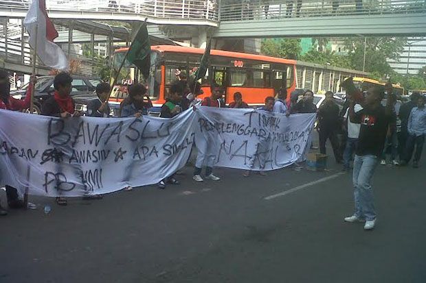 Aktivis HMI protes ke...