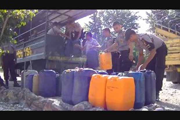 Polisi razia pengepul...
