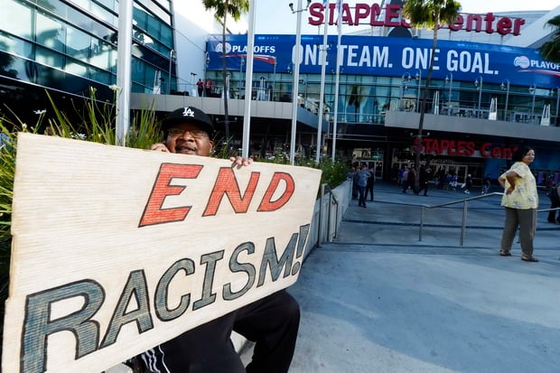 Komentar rasis pemilik...