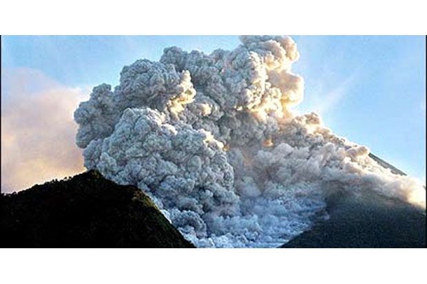 Dentuman Merapi makin...