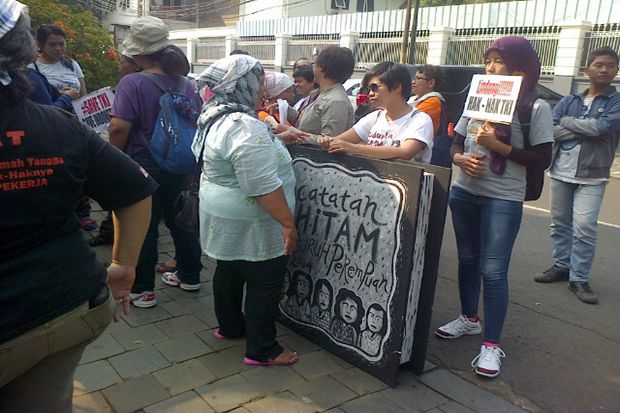 Buruh perempuan datangi...