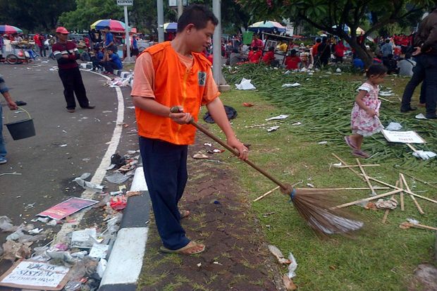 Sampah berserakan usai...
