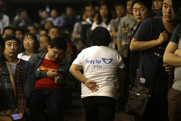 Kerabat penumpang MH370...