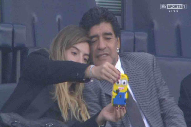 Chelsea kalah, Maradona...