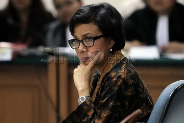 Bersikap tertutup, Sri...
