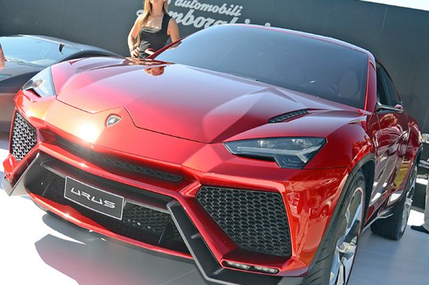 Lambo Urus mobil SUV...
