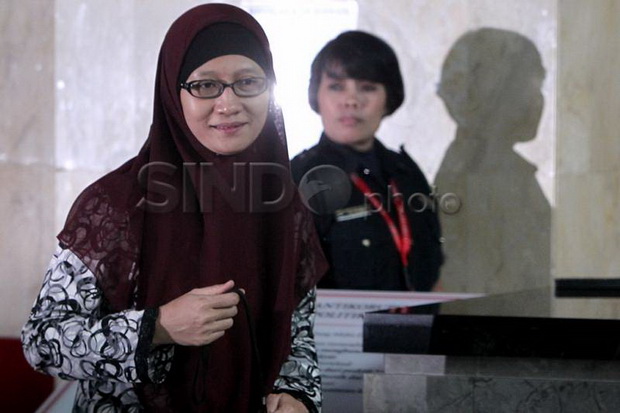 KPK periksa adik dan...