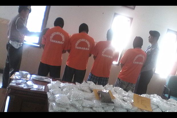 Polisi Bandung juga...