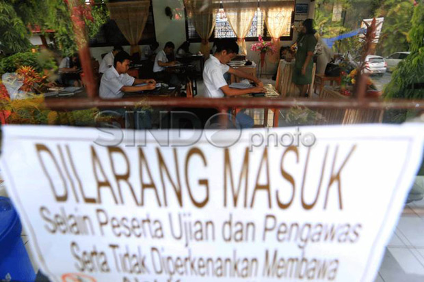Siswa SMP relaksasi...