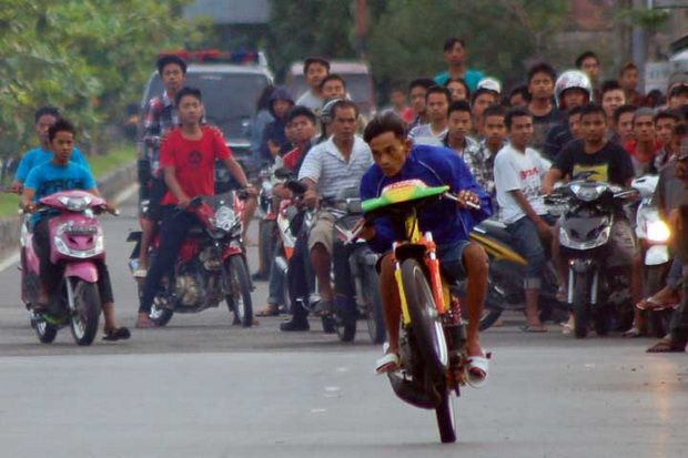 2 pembalap liar sekarat...