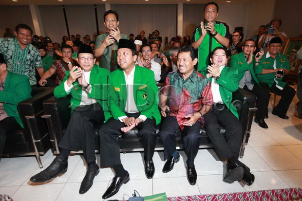 Rachmat Yasin diamankan...