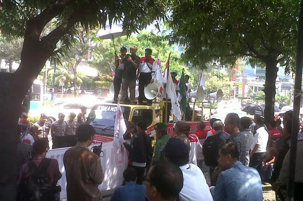Pendukung dan kontra...