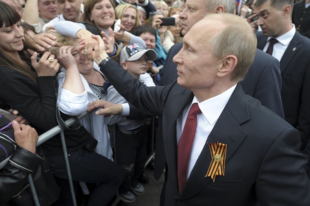 Putin kunjungi Crimea,...
