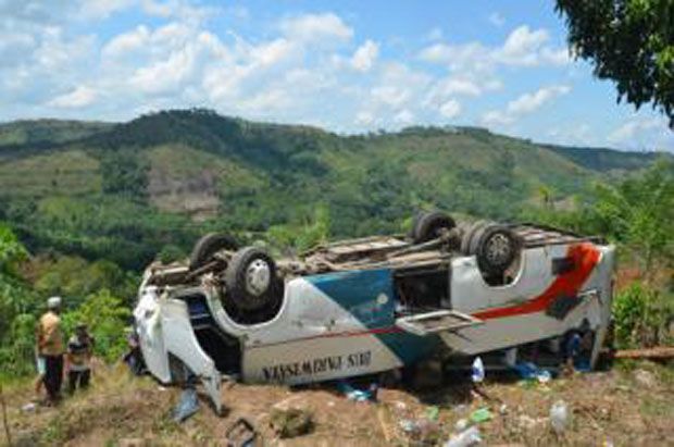 1 tewas akibat bus rombongan...