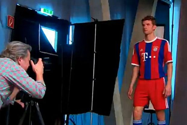 Muller jadi model jersey...