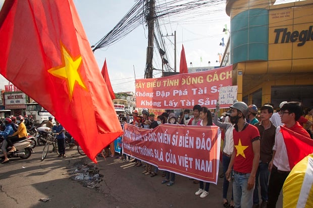 Vietnam dilanda kerusuhan...