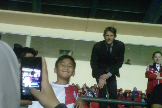 Van Der Sar jadi sasaran...