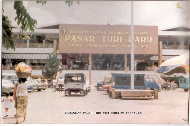 Pedagang Pasar Turi...