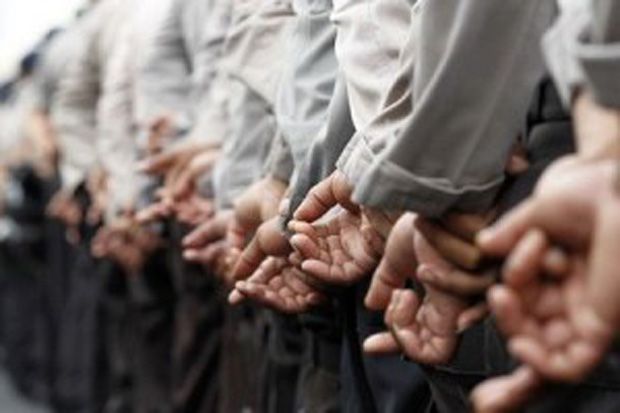 Polisi Kawal Distribusi...
