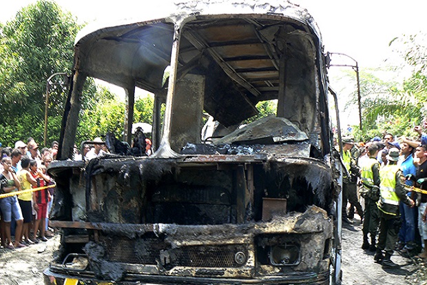 Bus Terbakar di Kolombia,...