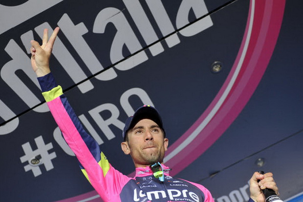 Pembalap Italia Rebut...