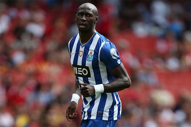 Mangala Pilih Chelsea...
