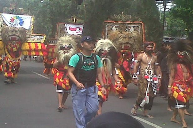 Kesenian Reog dan Simpatisan...