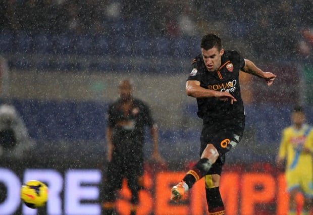 Van Gaal Ingin Strootman...