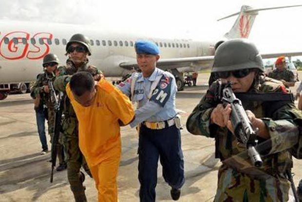 Oknum TNI Perusak Taksi...