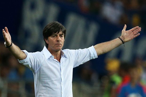 Ballack Minta Loew Mundur...