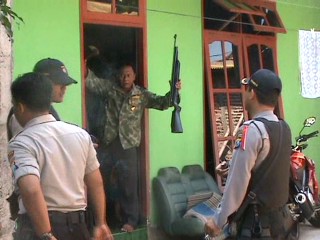 Menolak Ditangkap Jaksa,...
