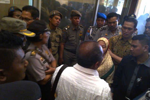 Pengosongan Kantor di...