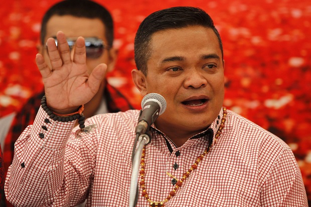 Kaus Merah Desak Referendum...