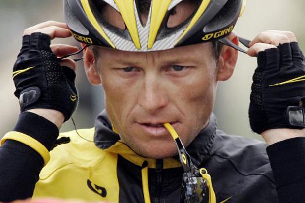 Gelar Kehormatan Armstrong...