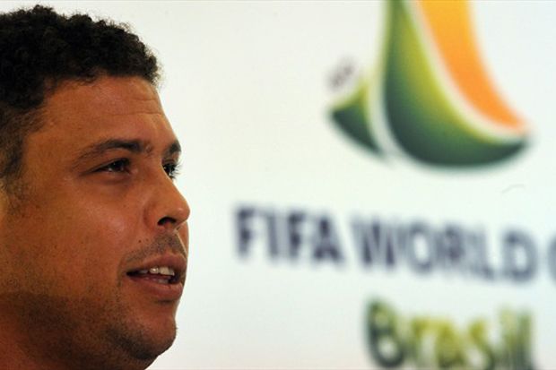 Ronaldo Malu dengan...