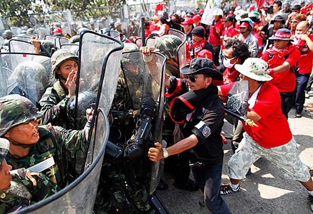 Bangkok Terus Bergolak,...