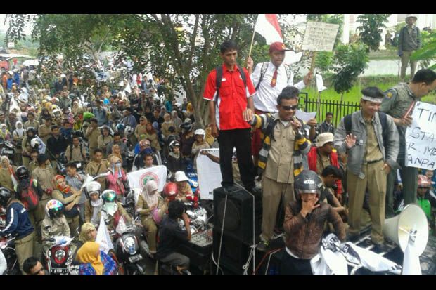 Ribuan Tenaga Honorer...