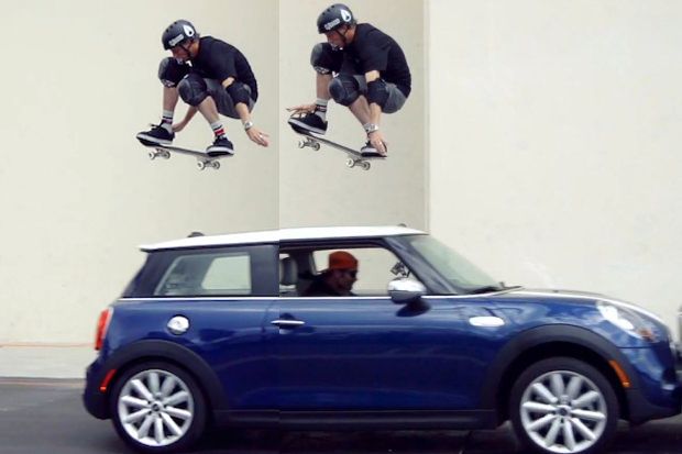 Aksi Tony Hawk Lompati...