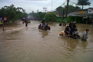 Luapan Kali Sebabkan...