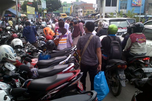 Parkir Liar Bikin Tanah...