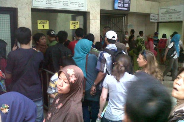 Warga Penasaran Ingin...