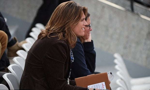 Mauresmo Berada di Tengah...