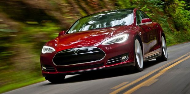 Sedan Listrik Tesla...